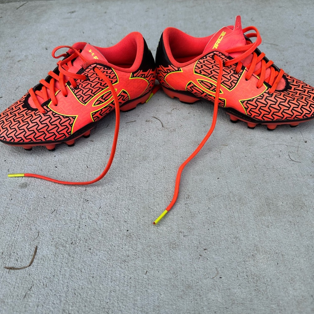 Under Armor cleats - Picture 6 of 6